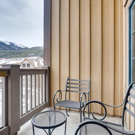Experience Modern Relaxation & Luxury at Its Best! Condo