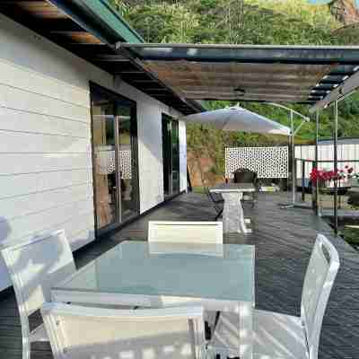 Bungalow with magnificent lagoon and mountain views, in a natural setting Hotel Exterior