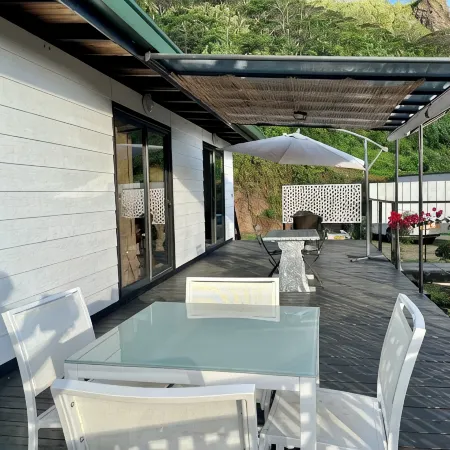 Bungalow with magnificent lagoon and mountain views, in a natural setting