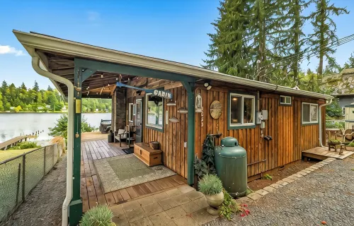 Charming 1 bedroom cabin on Lake Bosworth. Close to  historic downtown Snohomish - 小木屋