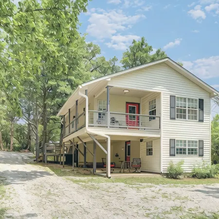 Sleeps 6 • Dog Friendly • Fire Pit