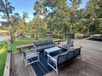 Lake House Gem: Cozy Waterfront Escape Hotels in Camp County