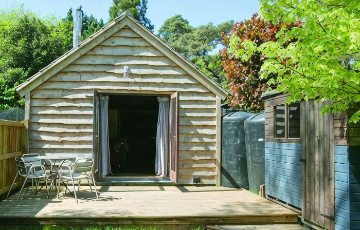 Idyllic Log Cabin with Log-fired Hot Tub nestled in a Forest Clearing