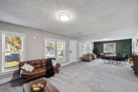 Wichita Getaway • Popcorn • Fast Wi-Fi & free Coffee bar - Bungalows