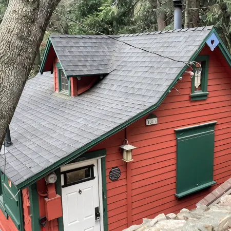 Magic Love Nest - 5 min from village. Stream below.