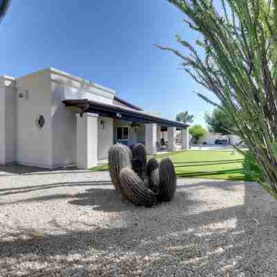 North Scottsdale Gem w/ Pool , Hot Tub, Putting Green! Hotel Exterior