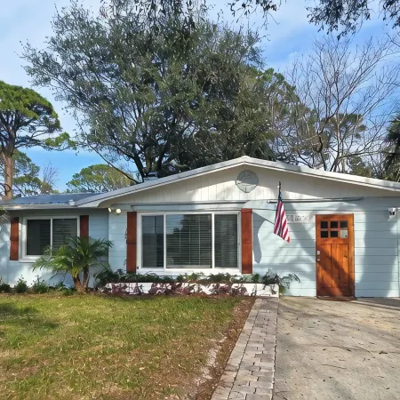 Cozy 2-bedroom house in enjoyable New Smyrna/ Edgewater with AC, WiFi