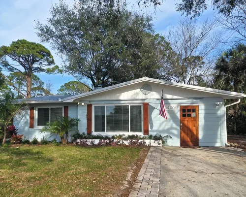 Cozy 2-bedroom house in enjoyable New Smyrna/ Edgewater with AC, WiFi Hotels in Edgewater