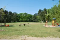 Cozy Vacation Home for Families w. Dog, Fenced, Fireplace, 200m to Lake Plau - 2つ星