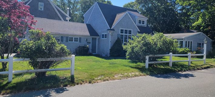 Walk to 3 beaches, downtown docks/waterfront. Dog friendly.  Includes Beach Pass Hoteles en Hyannis