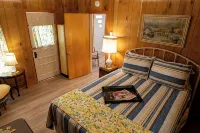 Charming Door County Cottage Steps from Lake Michigan Beach in Jacksonport WI - Country Houses