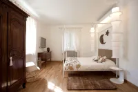 Luxury &  Chic Rental Villa Lake Garda Lazise. Lake view and swimming pool