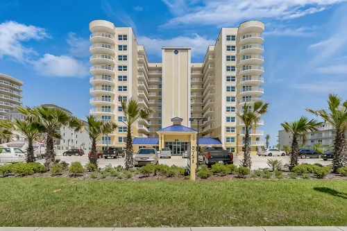 Luxury Oceanfront Condo in Daytona Beach Shores with Gorgeous Views! 4BR, 3BA - 4 ดาว