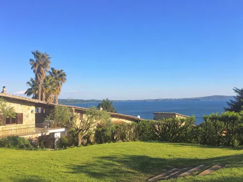 Luxury Villa with Views of Lake Bracciano, Available During Holidays - 3 stelle