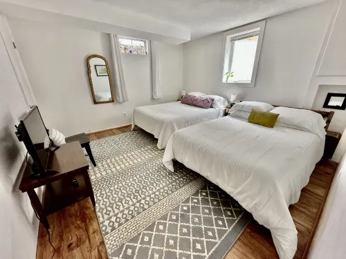 6 Beds, Central Location, 2nd Family Rm, Game Rm, Spacious, Fenced Yard - Homestays
