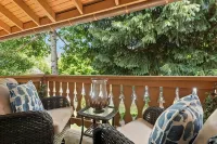 Aspen Core Designer 4 Bdrm, Walk to Everything , A/C, Parking