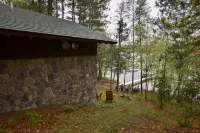 Rustic Lakefront Log Cabin Retreat w/Pontoon included Memorial to Labor Day - 샬레 호텔
