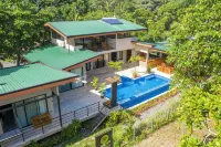 Beachfrontgem Perfect for Large Family Gatherings, Reunions, Book Now and Save - Pools
