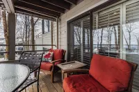 Premiere Two bedroom getaway Slope Side Wintergreen Resort Condo