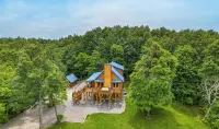 Amazing Mountain Views / Hot Tub / Fireplace / Game Room / Creek / Trails
