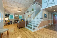 Sunset Mtn Lodge! Hot Tub+Fire Pit, Fireplace, Hiking, Private, Close to Town!
