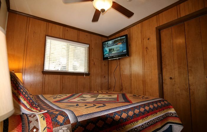 Across from Central Village/Slopes! AC 3BR MIDWEEK SPECIALS!!!  WIFI