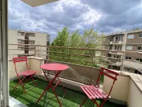 212 Apartment 10 min DisneyLand Hotels in Montevrain