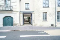 Architect-designed house in Tours center garden terrace, A/C, parking - บังกะโล
