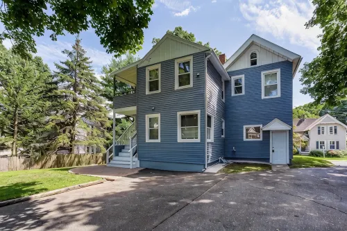 TWO BEDROOM APARTMENT ON FIRST FLOOR ON A DUPLEX