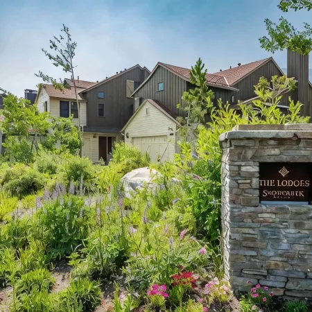 Luxury Mammoth townhouse at The Lodges in Snowcreek VI. 2 car garage<br>5 stars