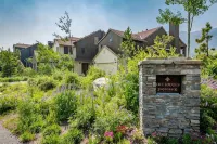 Luxury Mammoth townhouse at The Lodges in Snowcreek VI. 2 car garage<br>5 stars