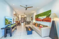 2BR Condo steps from the beach! - Homestays