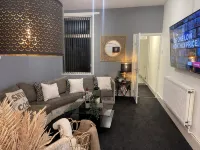 Urban 3 Bedroom Home in Kings Heath-Great Location - บังกะโล