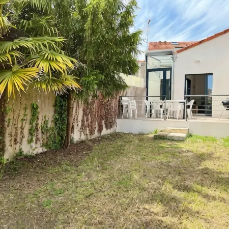 Maison de Ville à 100m de la Plage Отели в г. Фура