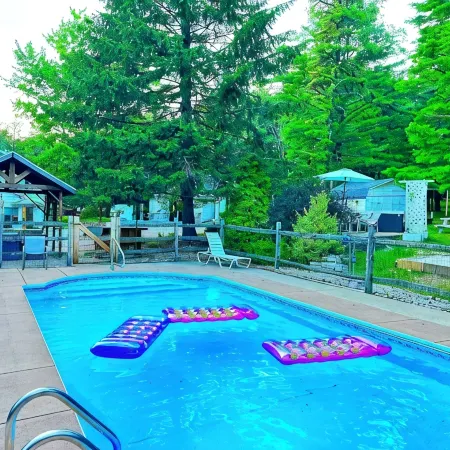 Beautiful property with hot spa and private swimming pool. Has king bed & more.