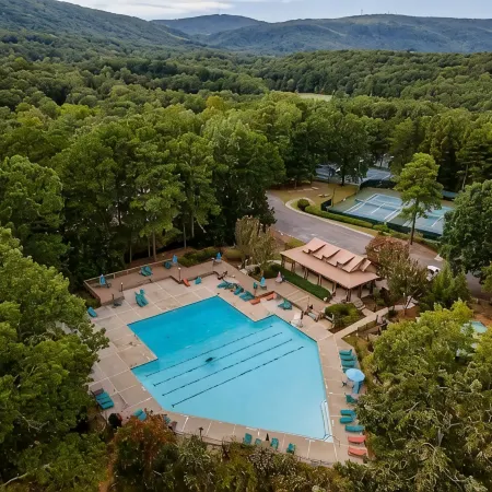 Lakefront Lake Arrowhead Home w/ hot tub