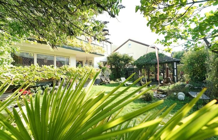 Large, quiet vacation apartment (approx. 70sqm) with large balcony and shared use of the garden