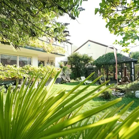 Large, quiet vacation apartment (approx. 70sqm) with large balcony and shared use of the garden