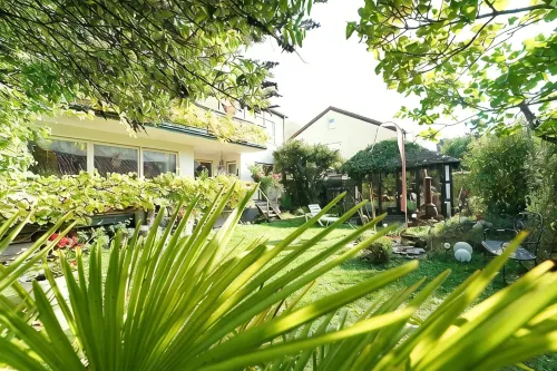 Large, quiet vacation apartment (approx. 70sqm) with large balcony and shared use of the garden