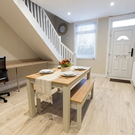 Cosy House in Runcorn: Perfect for Families & Business Travelers! Free Parking Runcorn otelleri