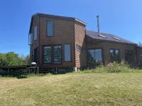 Spacious home w/riverview, minutes from state parks and ocean beaches, sleeps 11 - Wifi