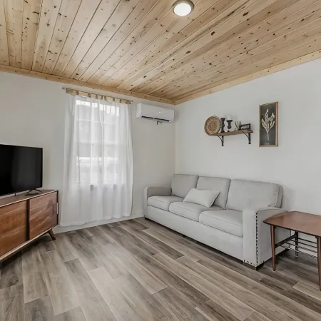Completely renovated 2 bedroom apartment in quaint Celina