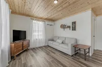 Completely renovated 2 bedroom apartment in quaint Celina
