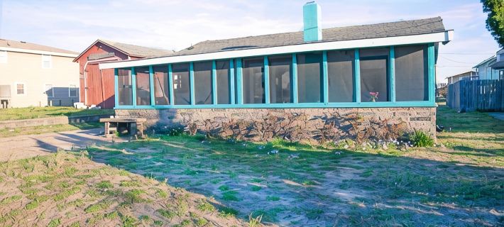 Renovated & Clean 'Original' OBX Bungalow, Direct Beach & Pier Access + EZ Cart Hotels in Kill Devil Hills