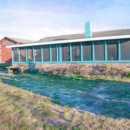 Renovated & Clean 'Original' OBX Bungalow, Direct Beach & Pier Access + EZ Cart