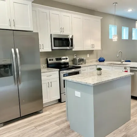 The Billiard: super fun home close to downtown with fully-fenced yard