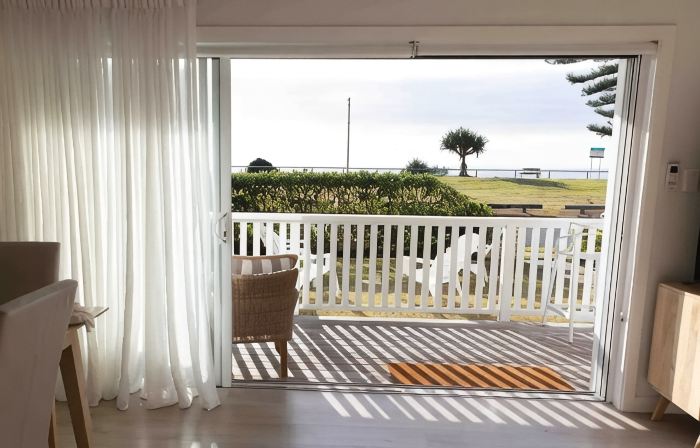 2 Bed apartment opposite the beach