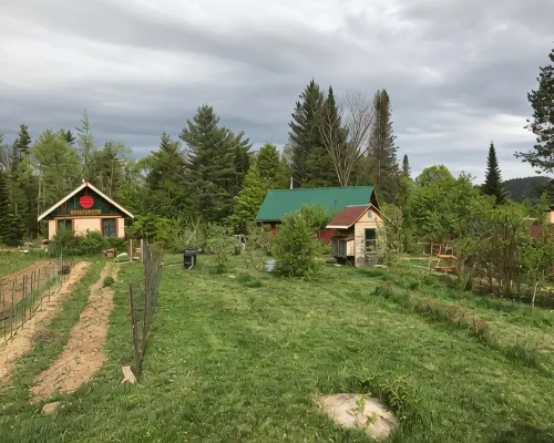 Glamp Thomas On Adk Farm Offers Privacy, Stargazing And Mountain Views Hotels in Johnsburg