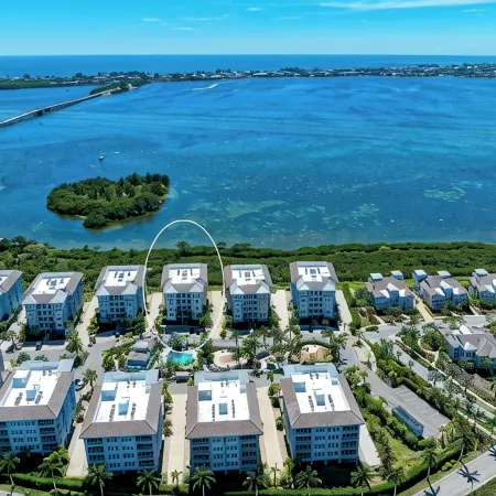 3/3 384-303 SOUND LUXURY CONDO