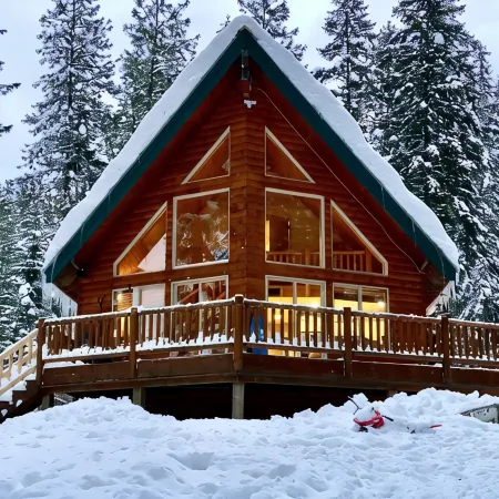 Lakefront Basecamp. Home Base for Year Round Fun - Every Sport - Every Occasion